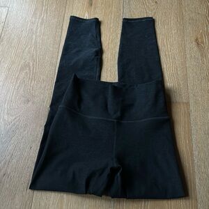 Vuori Athletic leggings with zipper band. Size XS. Great condition. Worn once